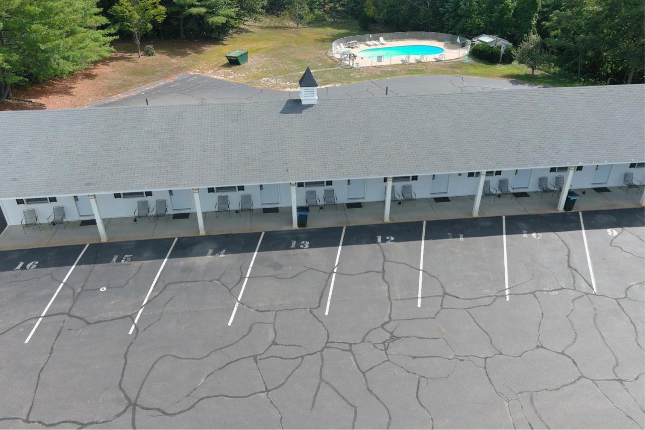 Colonial Motel นอร์ทคอนเวย์ ภายนอก รูปภาพ
