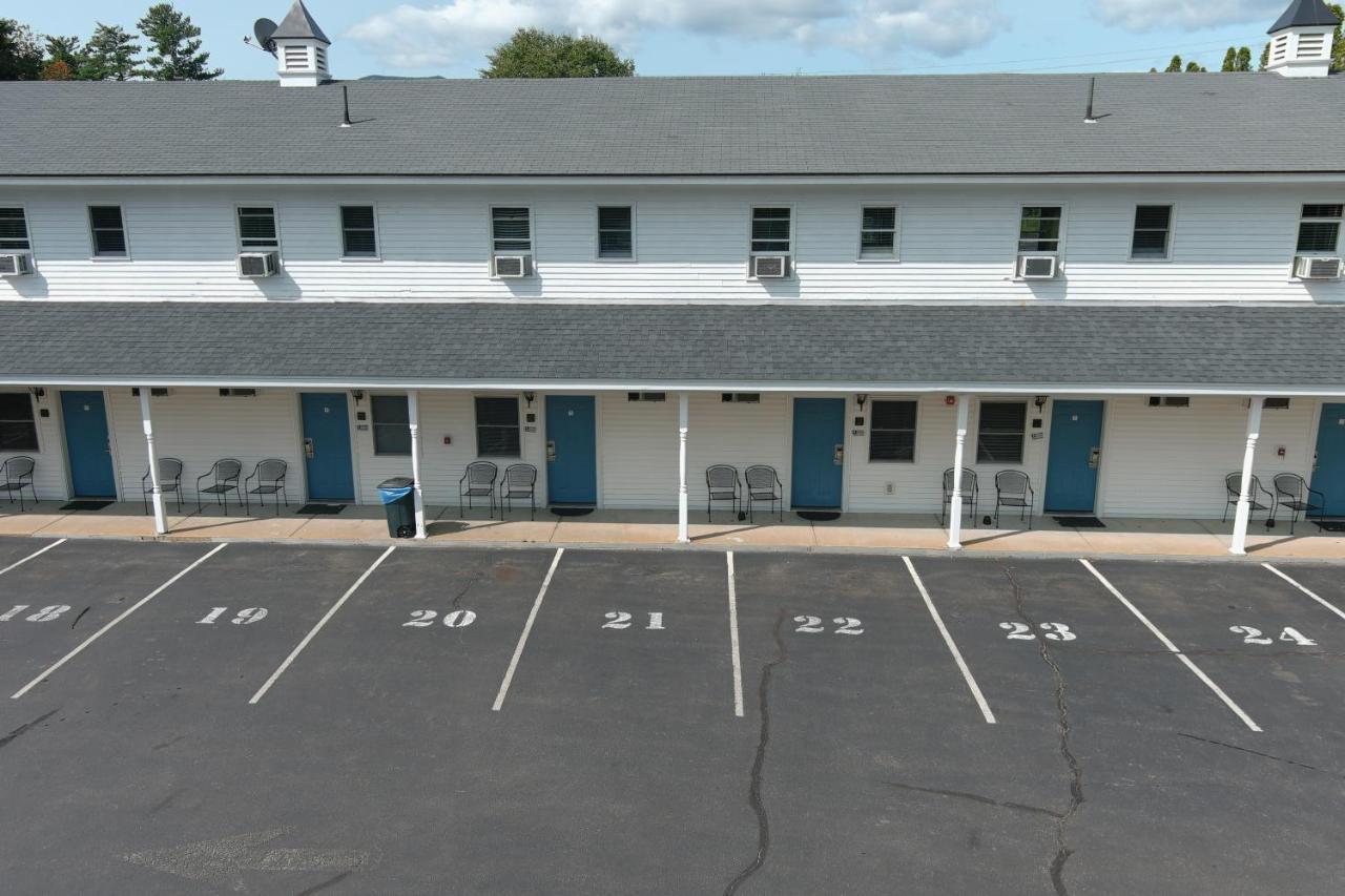 Colonial Motel นอร์ทคอนเวย์ ภายนอก รูปภาพ